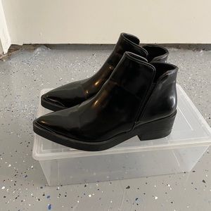Zara black ankle boots in patent leather size 5
